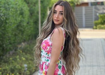 هنا الزاهد بإطلالة صيفية مبهجة